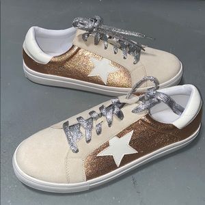 Brand new size 9 tennis shoes!